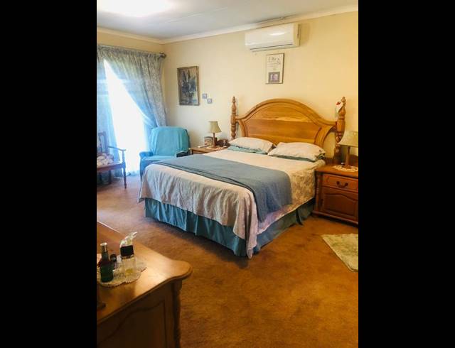 4 BEDROOM HOUSE FOR SALE IN BONAERO PARK EXT